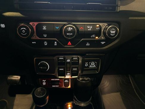 Used 2024 Jeep Wrangler Unlimited Sport AWD/4WD image 20