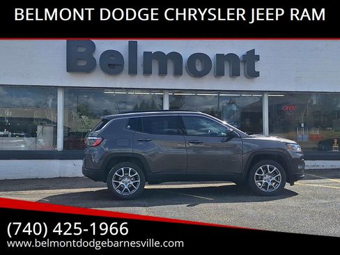 Used 2022 Jeep Compass Latitude image 1