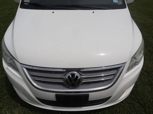 Used 2012 Volkswagen Routan SEL FWD image 17