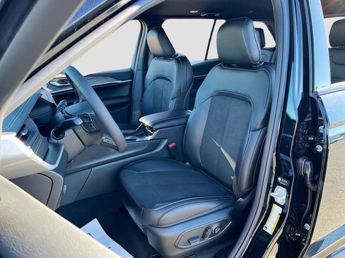 New 2026 Jeep Grand Cherokee Altitude image 17