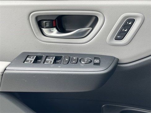 Used 2025 Honda Pilot Touring image 23