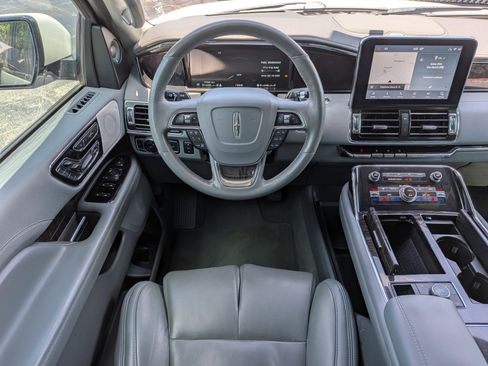 Used 2020 Lincoln Navigator L Reserve w/ Equipment Group 208A Reserve AWD/4WD image 15