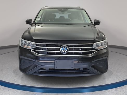 Used 2022 Volkswagen Tiguan SE w/ Panoramic Sunroof Package AWD/4WD image 2