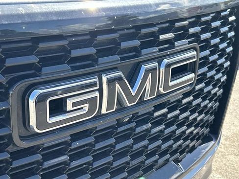 Used 2022 GMC Yukon XL Denali AWD/4WD image 5