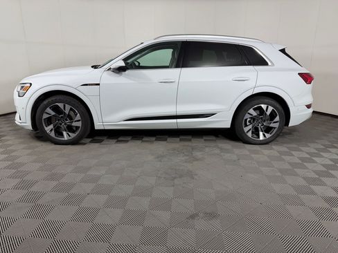 Used 2023 Audi e-tron Premium Plus w/ Premium Plus Package AWD/4WD image 2
