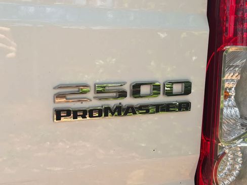 Used 2025 RAM ProMaster 2500 w/ Convenience Group FWD image 9