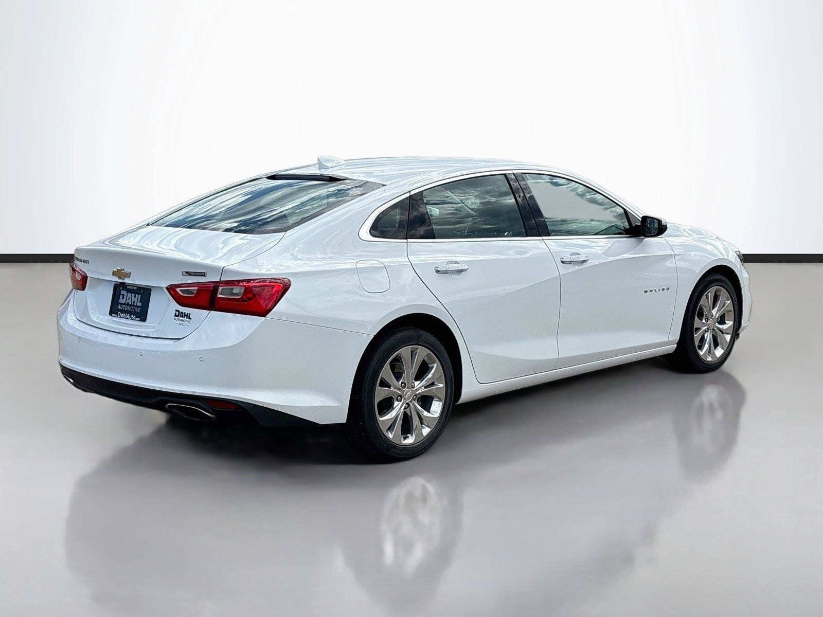 Used 2018 Chevrolet Malibu Premier w/ Driver Confidence Package FWD image 13