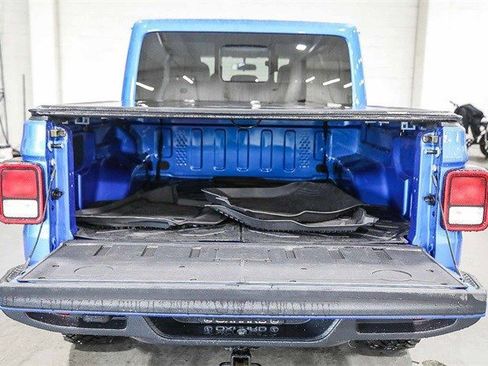 Used 2025 Jeep Gladiator Nighthawk image 25