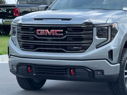 Used 2023 GMC Sierra 1500 AT4 w/ Technology Package AWD/4WD image 9