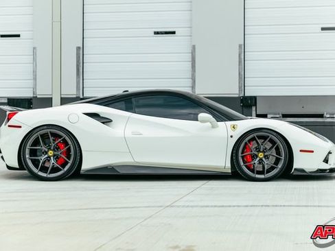 Used 2018 Ferrari 488 GTB image 5