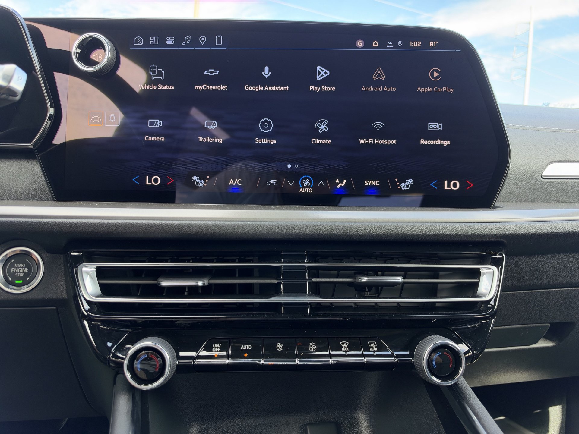 New 2027 Chevrolet Traverse LT w/ Driver Confidence Package FWD image 24