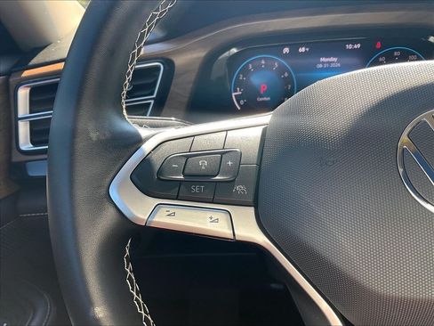 Used 2025 Volkswagen Atlas SE AWD/4WD image 24