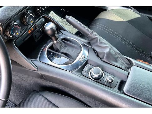Used 2020 MAZDA MX-5 Miata Club w/ Interior Package RWD image 16
