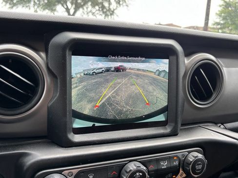 Used 2021 Jeep Wrangler Unlimited Sport w/ Sun And Sound Package AWD/4WD image 11