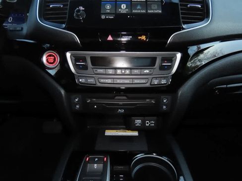 Certified 2022 Honda Pilot Black Edition image 24