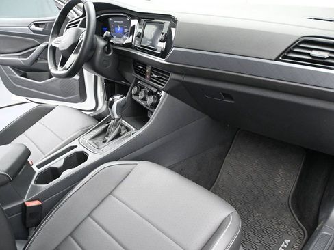 Used 2023 Volkswagen Jetta SE w/ Panoramic Sunroof Package FWD image 17