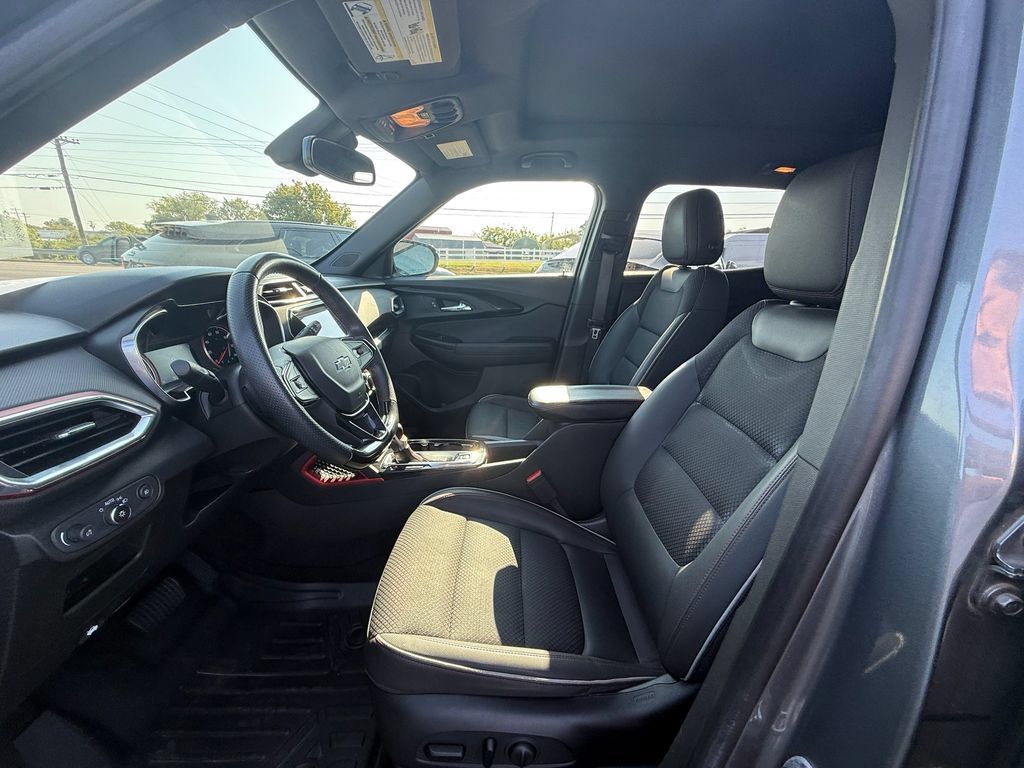 Used 2021 Chevrolet TrailBlazer RS w/ Sun and Liftgate Package FWD image 12