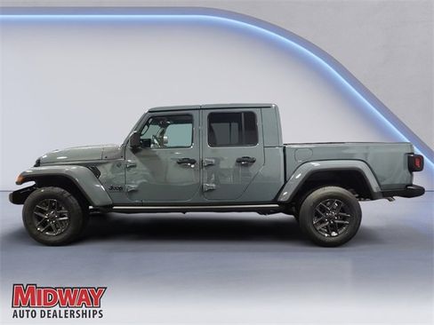 New 2025 Jeep Gladiator Sport image 2