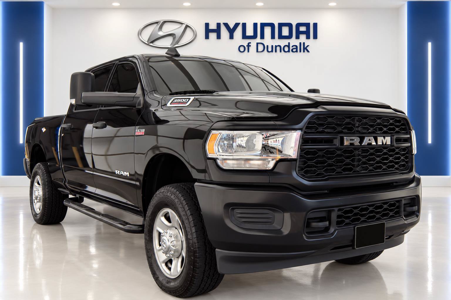 Used 2022 RAM 3500 Tradesman AWD/4WD image 3
