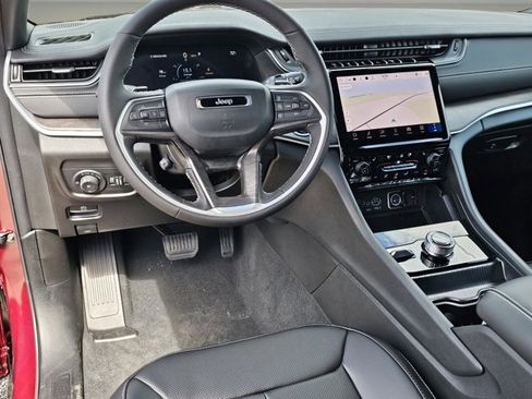 New 2025 Jeep Grand Cherokee Limited w/ Luxury Tech Group II image 36