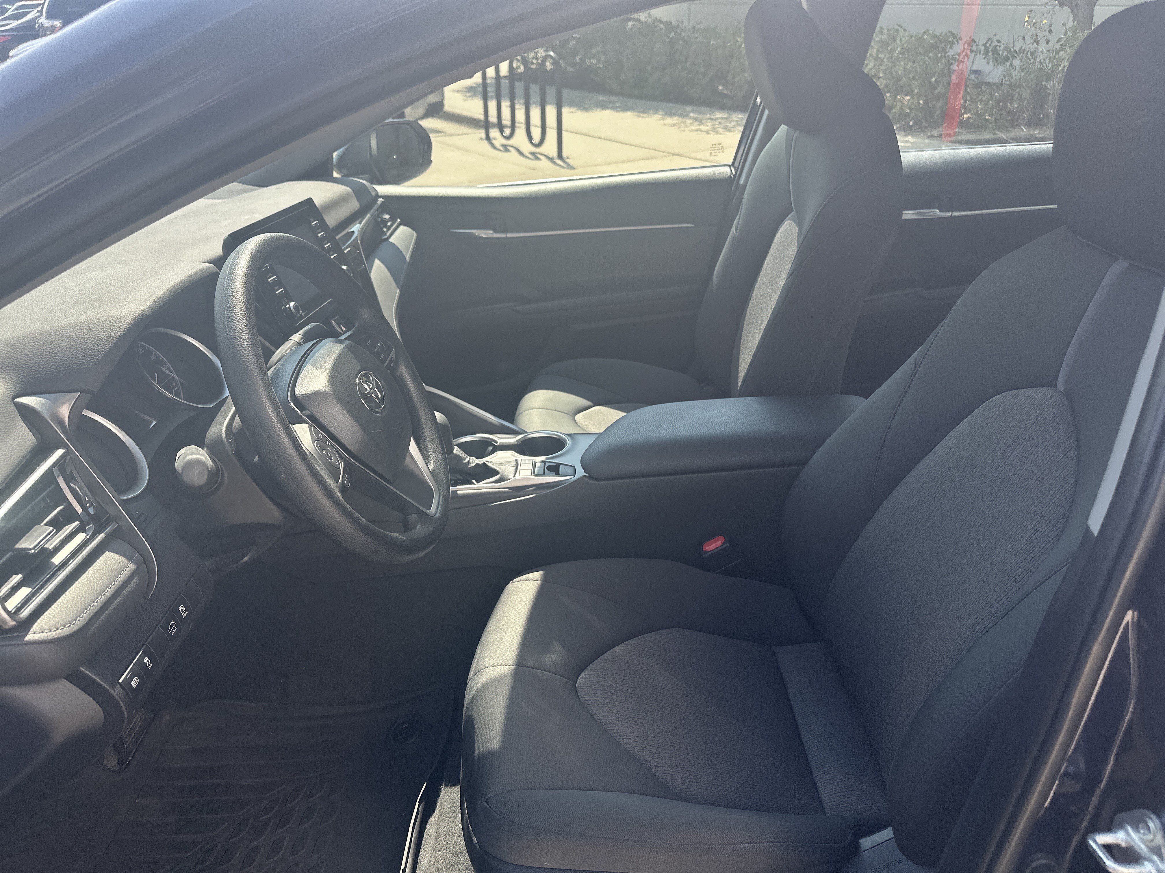 Used 2022 Toyota Camry LE FWD image 15