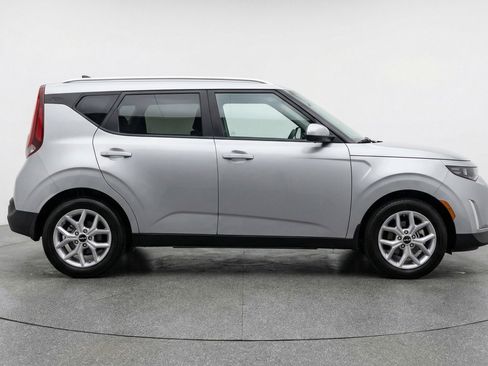 Used 2025 Kia Soul LX w/ LX Technology Package image 11
