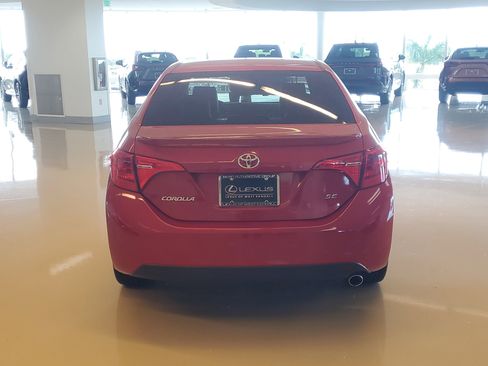 Used 2018 Toyota Corolla SE image 9
