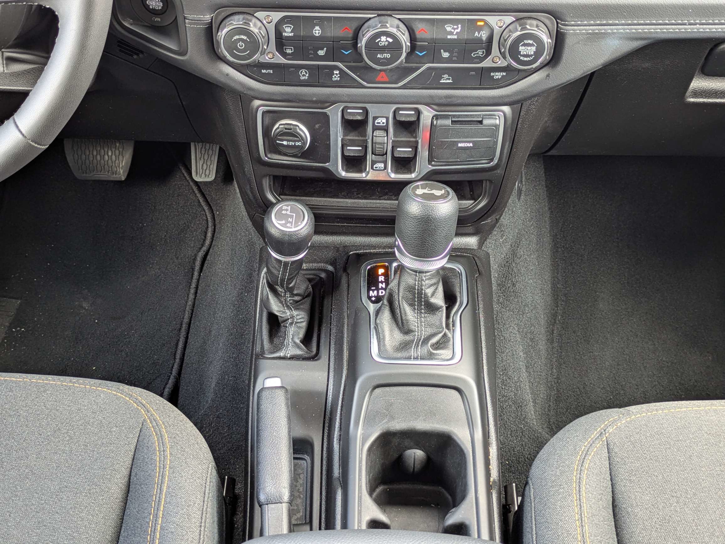 Used 2026 Jeep Wrangler Unlimited Sahara AWD/4WD image 19