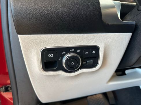 Used 2021 Mercedes-Benz GLB 250 w/ Premium Package image 24