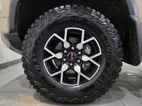Used 2024 GMC Canyon AT4X image 24