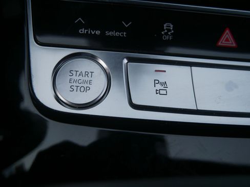 Used 2019 Audi Q8 Prestige AWD/4WD image 29