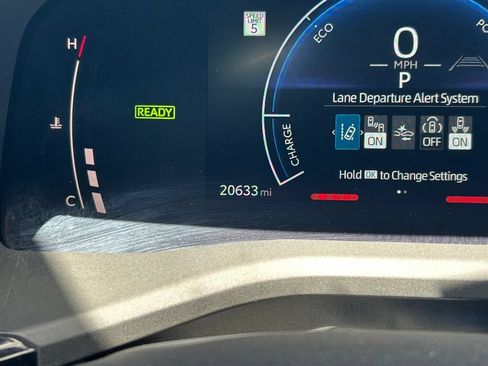 Used 2025 Toyota Camry SE w/ Convenience Package FWD image 34