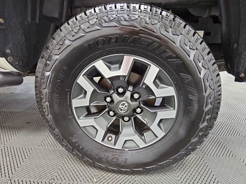 Used 2016 Toyota Tacoma TRD Off-Road w/ Towing Package AWD/4WD image 38