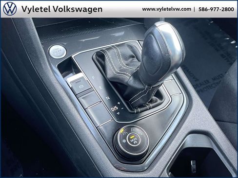 Certified 2021 Volkswagen Tiguan SE w/ Panoramic Sunroof Package image 30