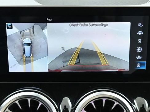 Used 2020 Mercedes-Benz GLB 250 GLB 250 w/ Premium Package image 24