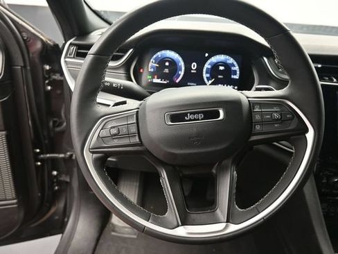 Used 2024 Jeep Grand Cherokee L Laredo AWD/4WD image 20