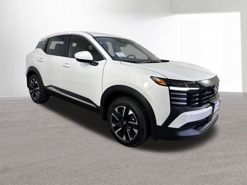 New 2025 Nissan Kicks SV image 3