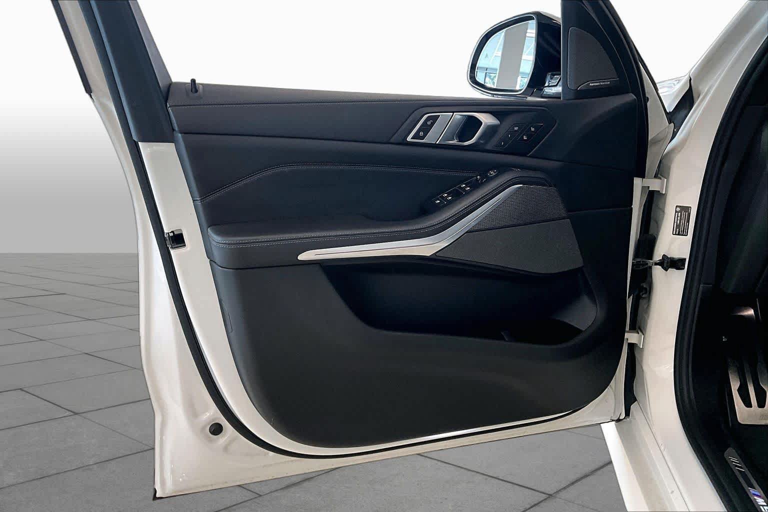 Used 2020 BMW X5 M50i AWD/4WD image 19