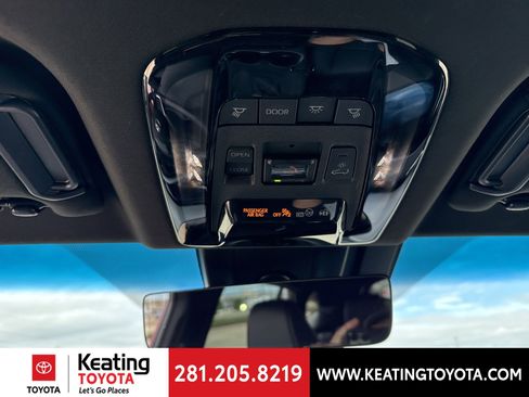 Used 2024 Toyota Venza Limited image 20