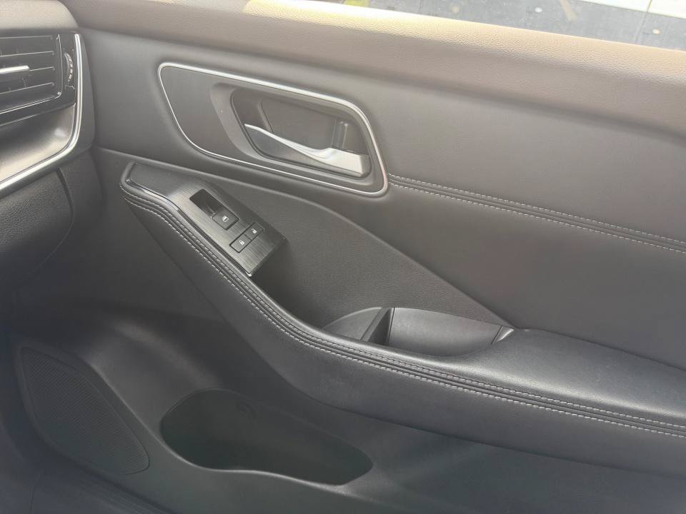 Used 2021 Nissan Rogue SV w/ Premium Package FWD image 31