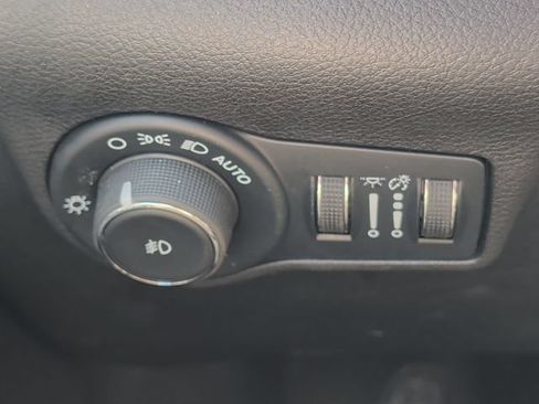 Used 2024 Jeep Compass Latitude AWD/4WD image 19