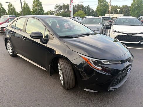 Used 2024 Toyota Corolla LE FWD image 3