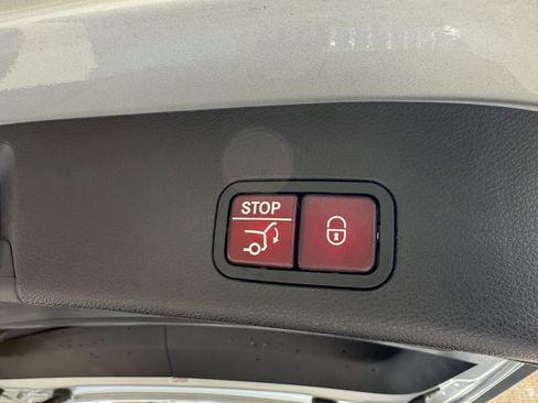Used 2018 Mercedes-Benz GLS 450 4MATIC image 33
