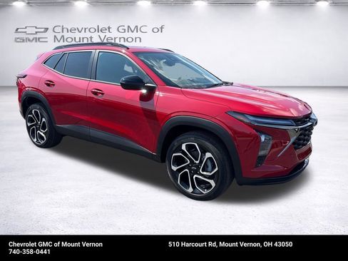 New 2026 Chevrolet Trax RS w/ Sunroof Package FWD image 8