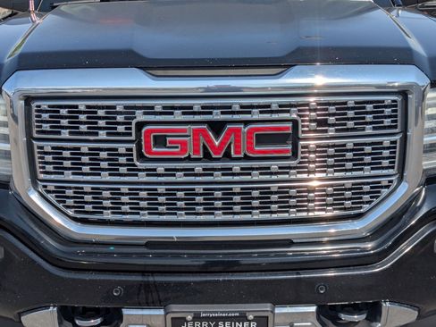 Used 2017 GMC Sierra 1500 Denali w/ Denali Ultimate Package AWD/4WD image 9