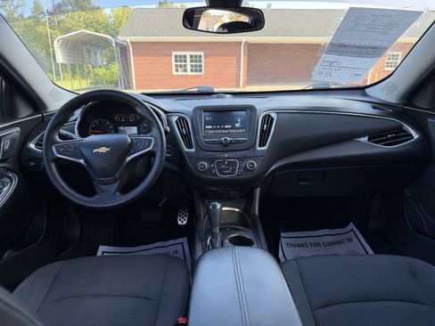 Used 2017 Chevrolet Malibu LT FWD image 9