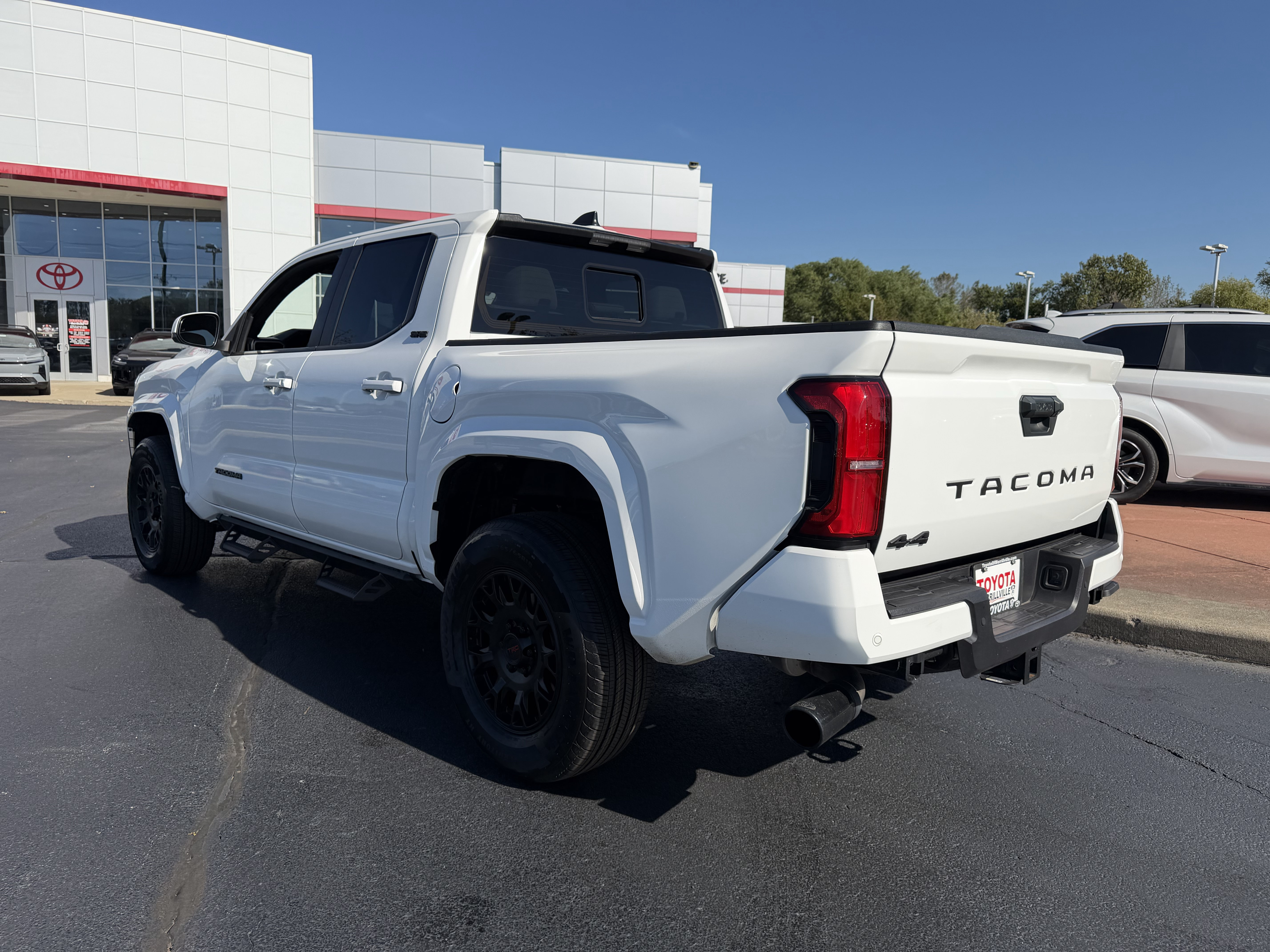 Certified 2025 Toyota Tacoma SR5 AWD/4WD image 5