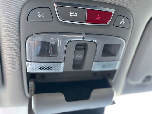 Used 2025 Kia Telluride S FWD image 18