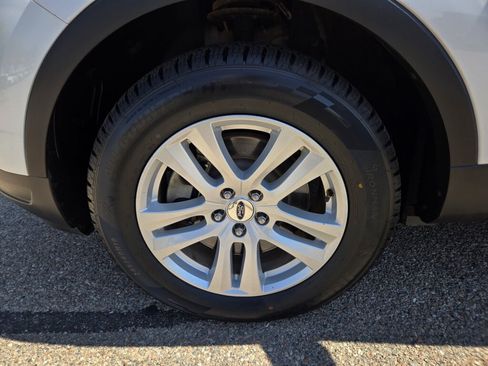 Used 2018 Ford Explorer XLT w/ Equipment Group 202A AWD/4WD image 15
