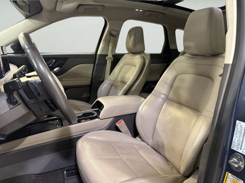 Used 2022 Lincoln Corsair FWD w/ Premium Package image 9